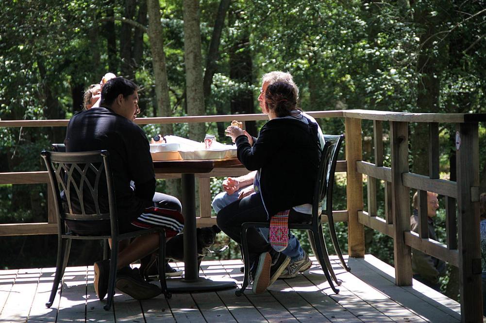 Big Sur River Inn Екстер'єр фото