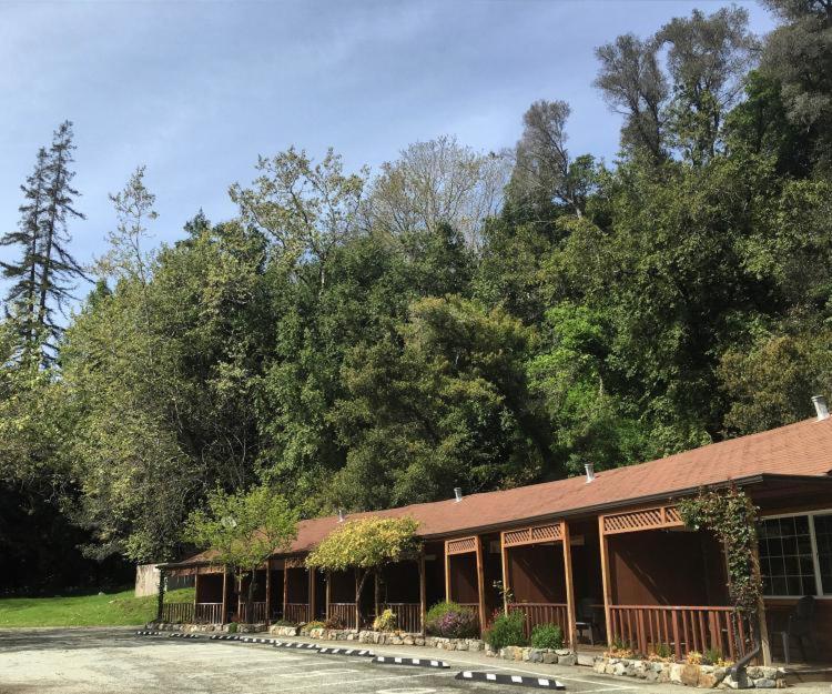 Big Sur River Inn Екстер'єр фото